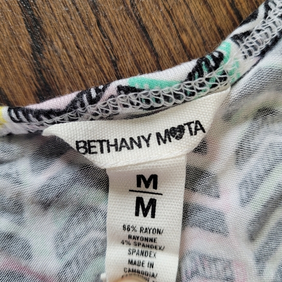 Bethany Mota Colorful Sleeveless Open Back Tank Top Hi-Low Size Women's Medium - Picture 8 of 8